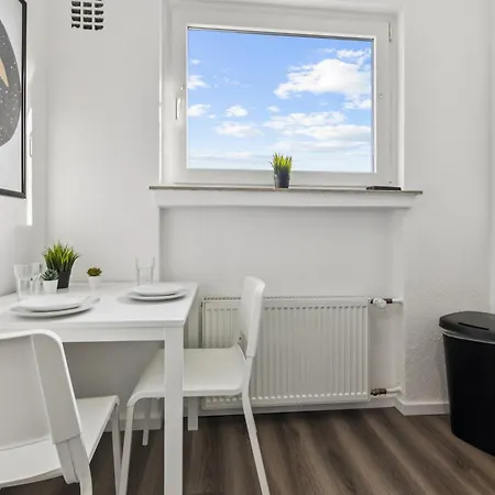 Mit 2 Einzelbetten Und Balkon *
