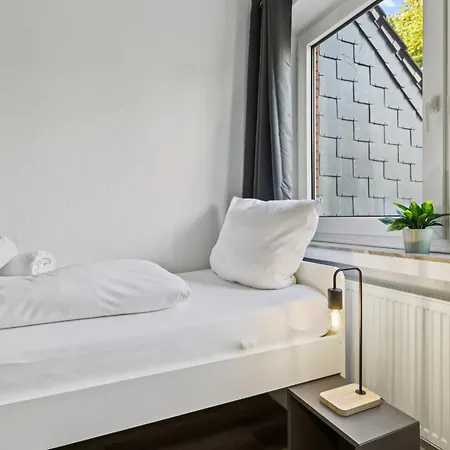 Mit 2 Einzelbetten Und Balkon *